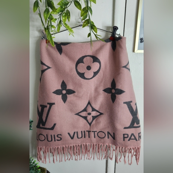 Louis Vuitton Pink and Gray Scarf - Picture 2 of 7